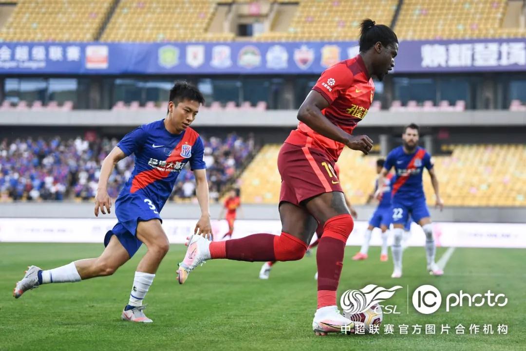 الدوري الإسباني الدرجة الثانيةمنافسات مثيرة وتحديات كبيرة