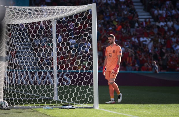 مدافع ليفربولحائط الصد الذي يحمي أحلام الريدز