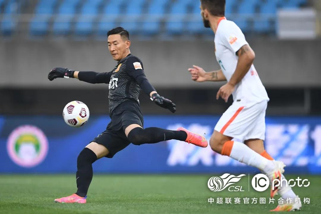 أهداف مباريات الأمس في دوري أبطال أوروبا