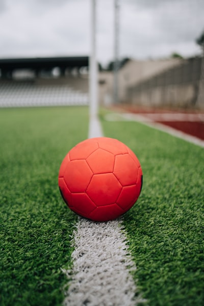 لاعب احتواء بالانجليزيدليل شامل لفهم هذا المفهوم المهم في كرة القدم